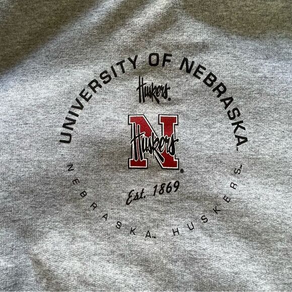 Vintage Gildan University of Nebraska Huskers Sweatshirt - Picture 5 of 7